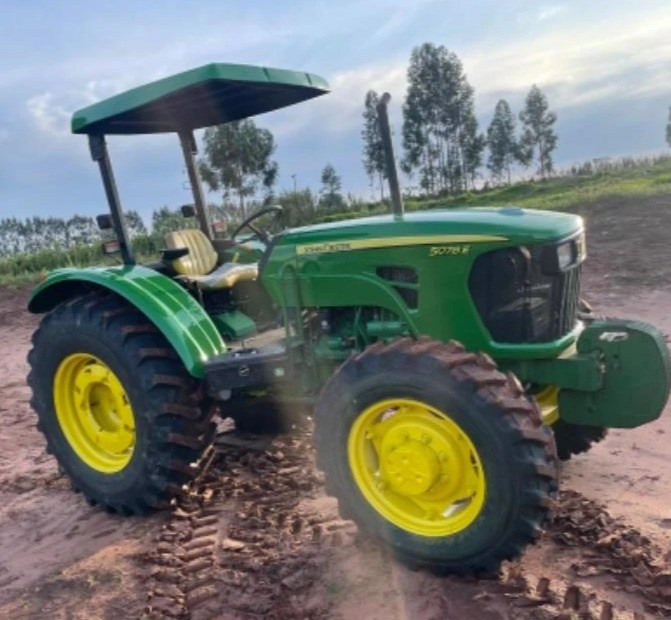 Trator John Deere 5078E