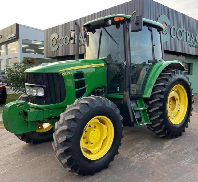 Trator John Deere 6100J